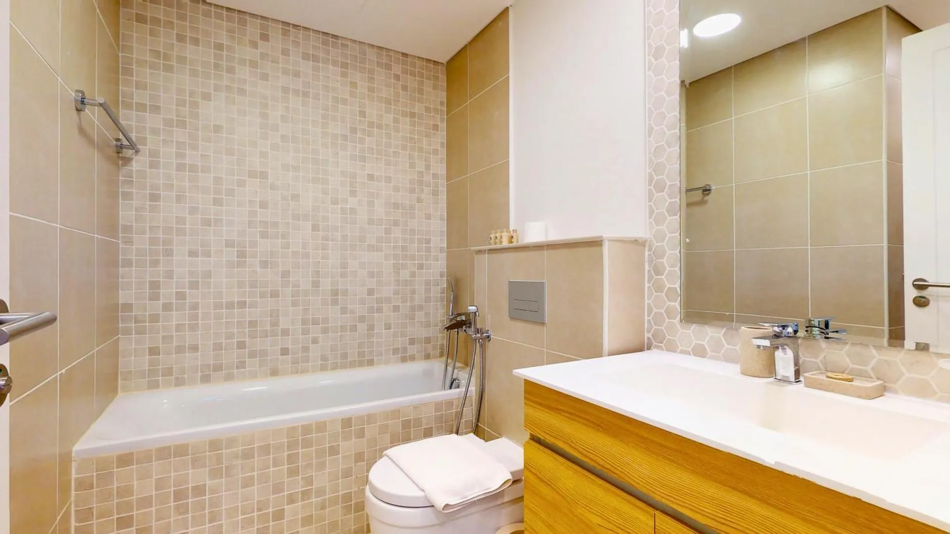 Luxurious Urban Retreat - 1Br In Jge Apartment Dubai