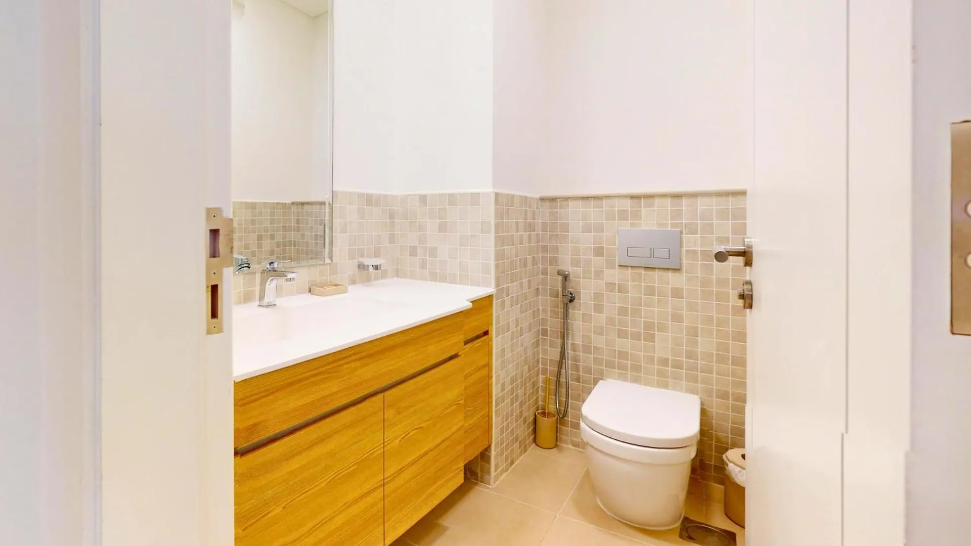 Luxurious Urban Retreat - 1Br In Jge Apartment Dubai
