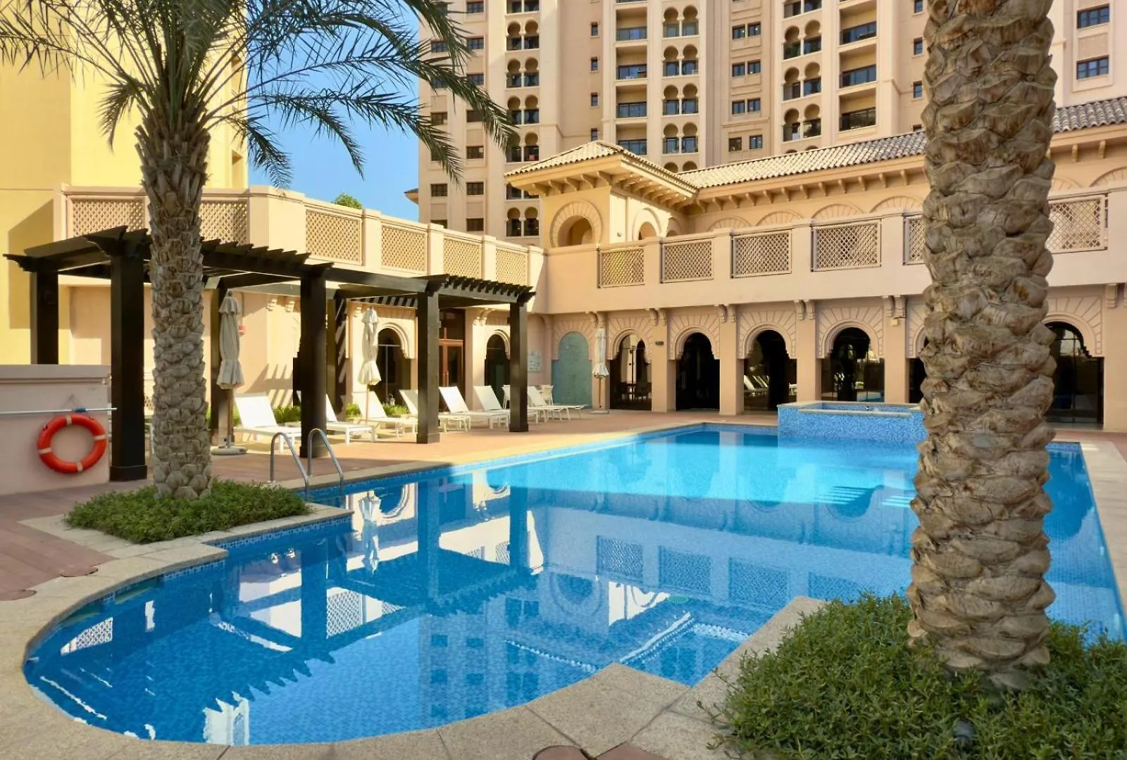 Luxurious Urban Retreat - 1Br In Jge Apartment Dubai