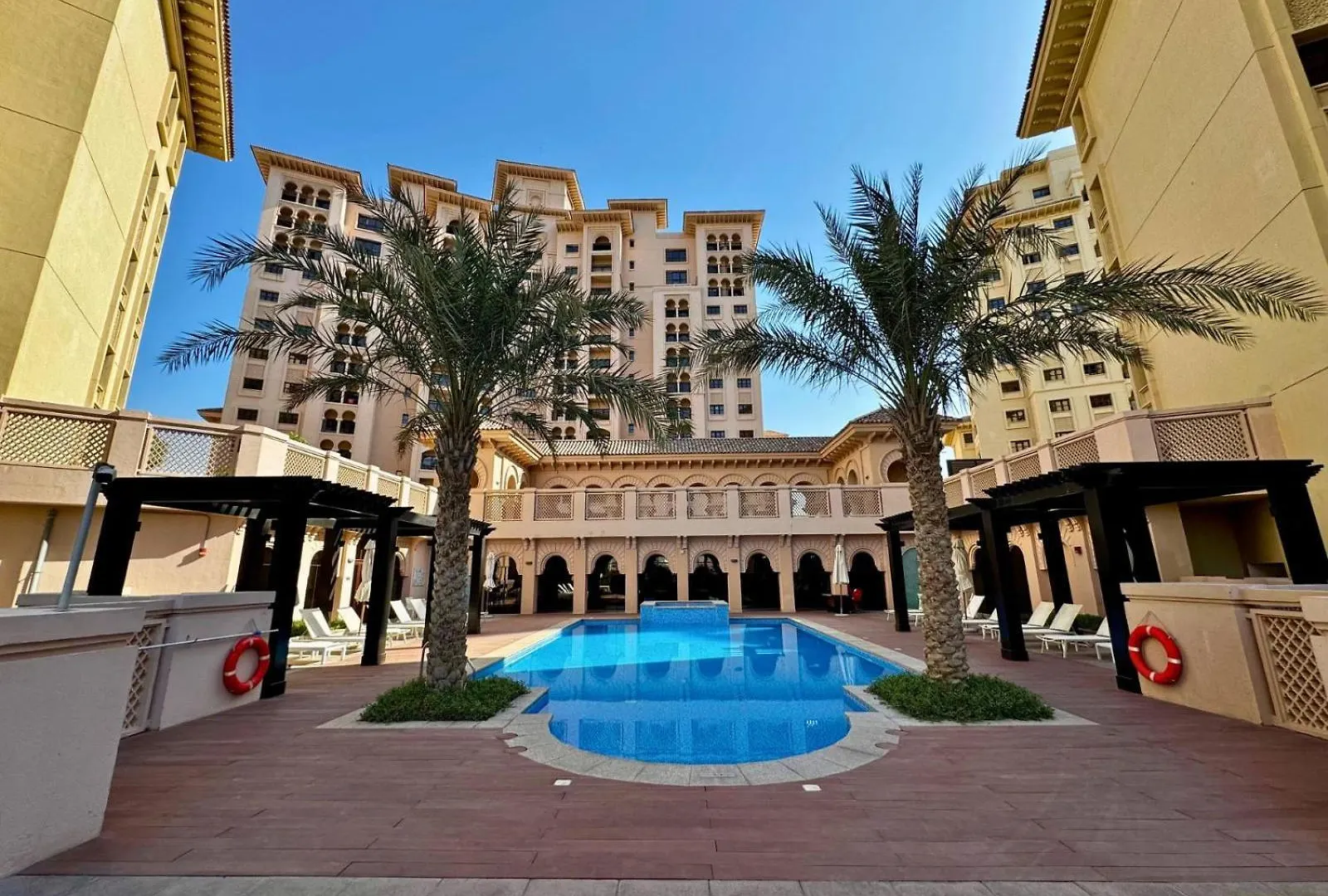 Luxurious Urban Retreat - 1Br In Jge Apartment Dubai